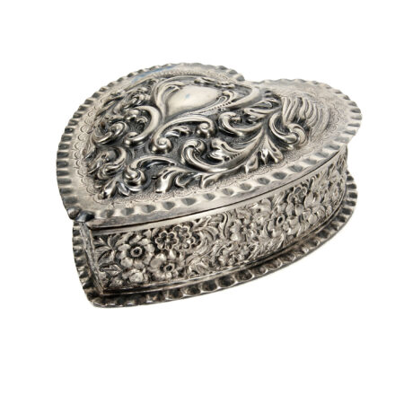 index_0001_Bigelow Kennard & Co. Sterling Heart Shaped Box 190 grams 1.